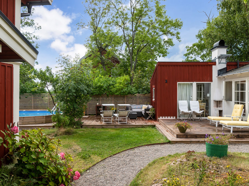 Gravning runt pool samt trallbygge vallentuna Ormsta