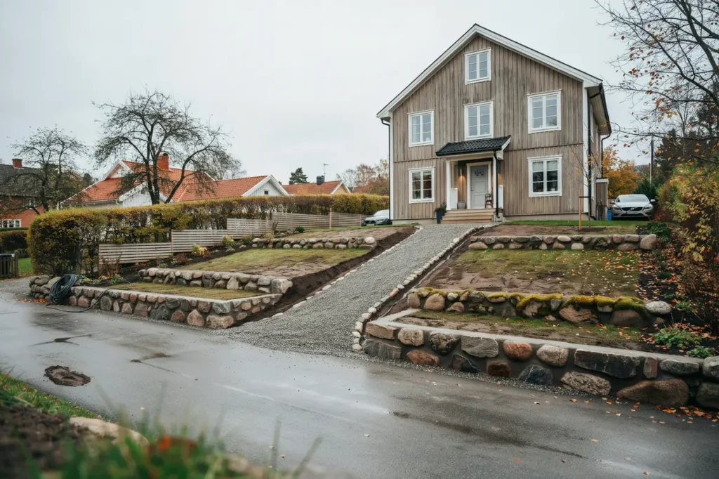 h ja eller s nka tomten s planerar du niv skillnader utan problem med vatten grannar och tillg nglighet